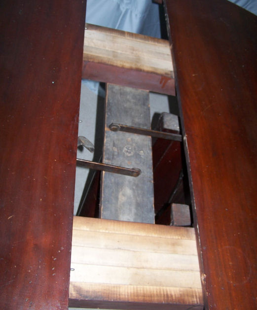 F347CTable9 — Table locking mechanism