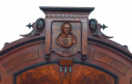 Shakespeare bust on bed  Close Up — Shakespeare Bust Ren Revival bed