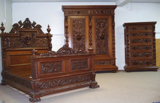 028 — Auction Three Piece Horner Brothers Bedroom Suite