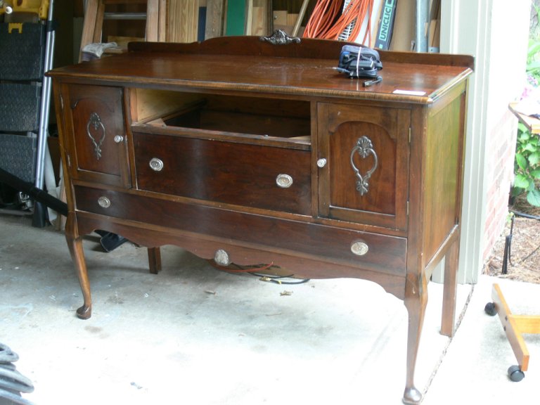 smsidebd — Raised carving on sideboard door