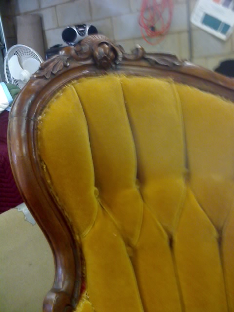 06 26 09 1555 — help ID who may have made this sofa