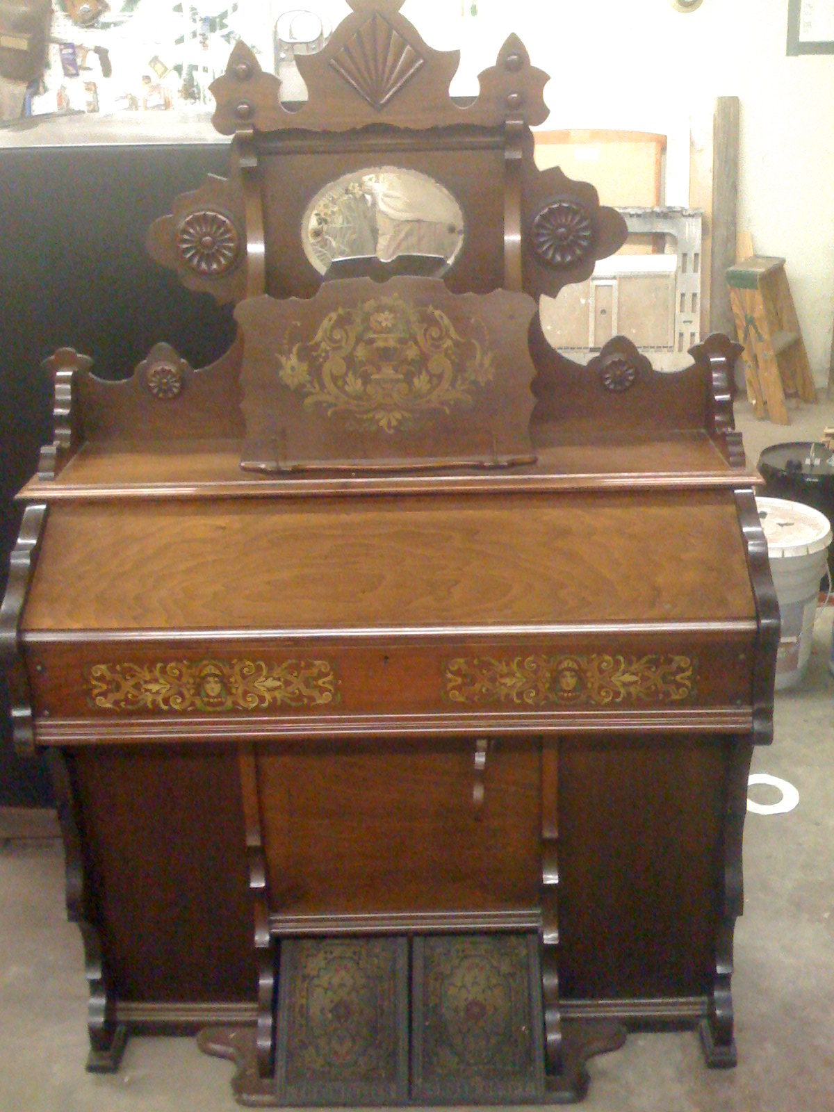 organ 1 — Very unique organ- would like to know more about it.