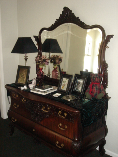ladies dresser — mahogany bedroom set - documentation of maker?