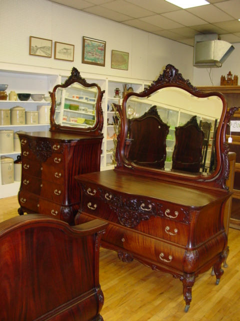 bedroom set with beds — mahogany bedroom set - documentation of maker?