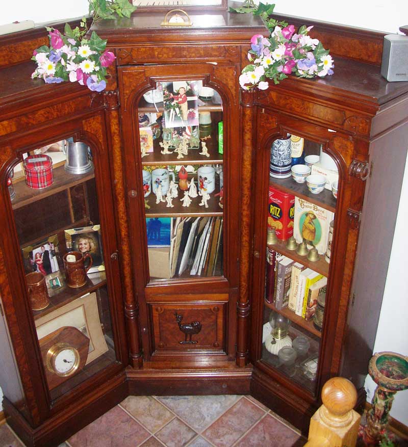 Pabst bookcase — Corner Bookcase