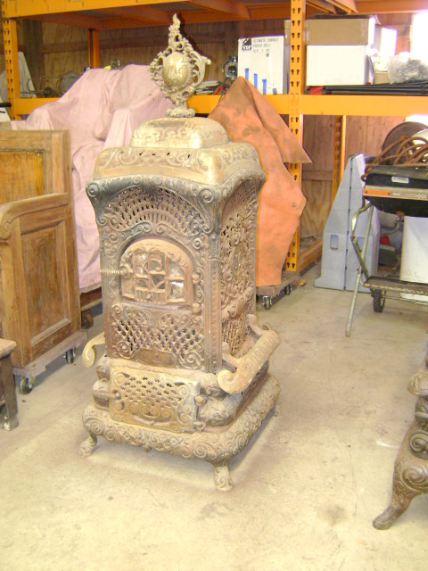 Moore 403B bottom burner — Aesthetic lamps w/ birds feet & Ornate stove