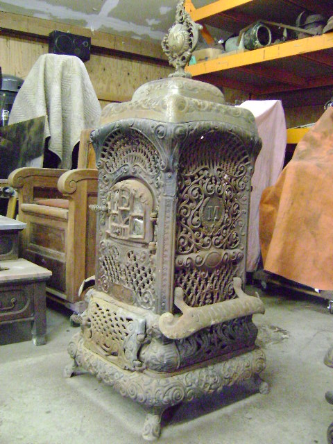 Moore 403B bottom burner  1 — Aesthetic lamps w/ birds feet & Ornate stove