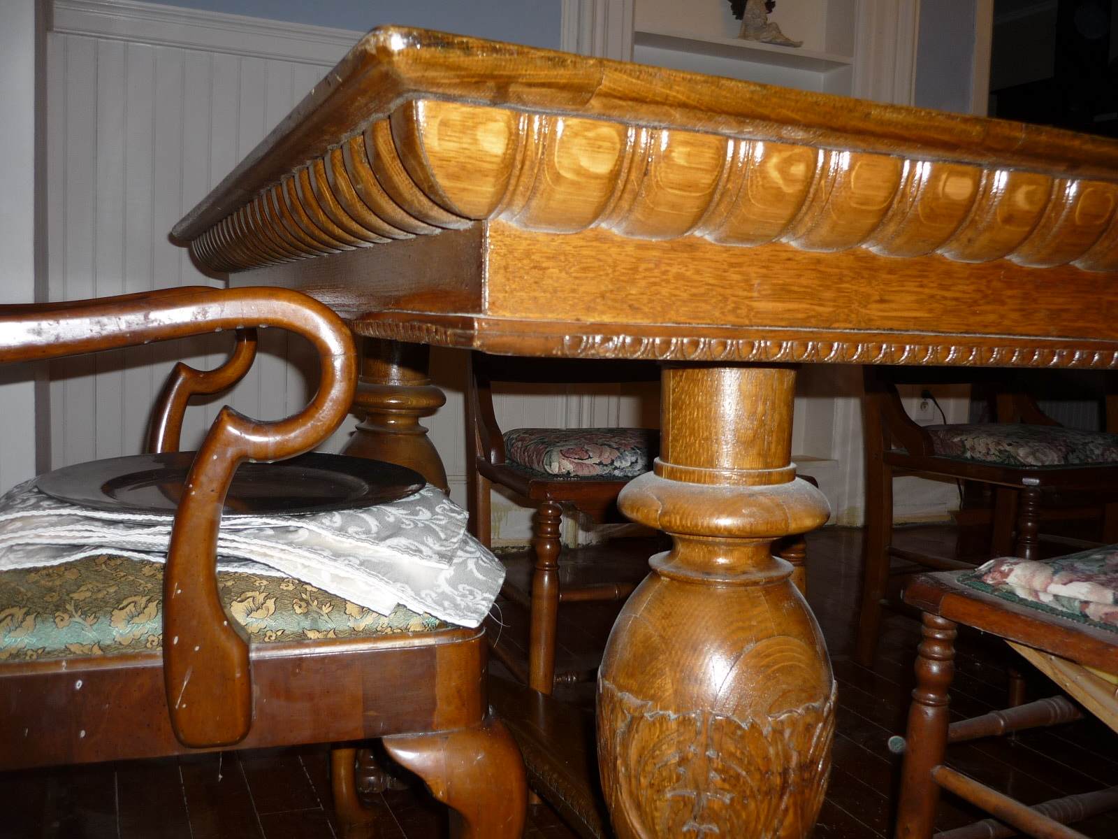 tab4 — Antique American Oak 48 inch Dining Table with 6 Leaves Gloversville NY $1500 