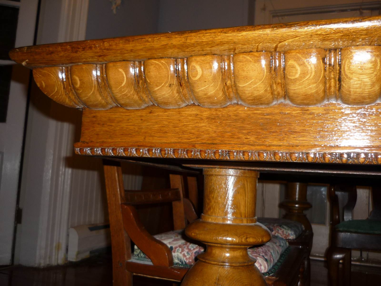 tab10 — Antique American Oak 48 inch Dining Table with 6 Leaves Gloversville NY $1500 