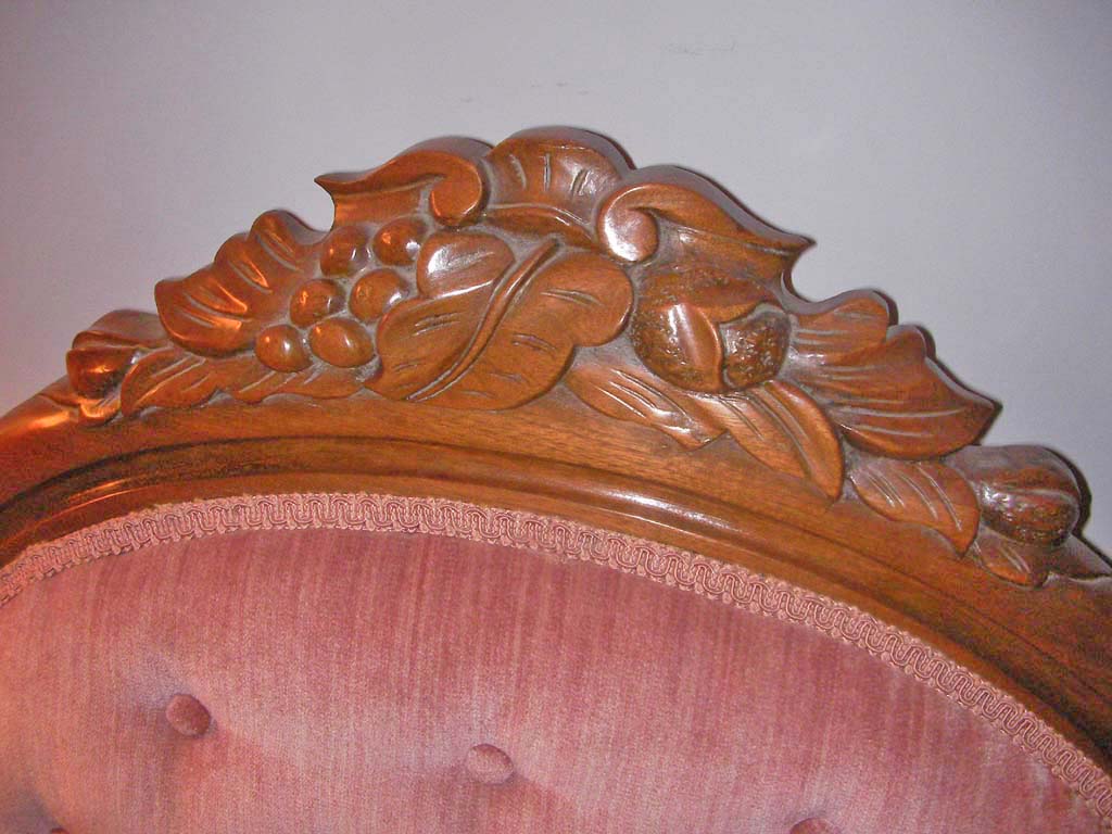 vic love seat woodworksml — help?