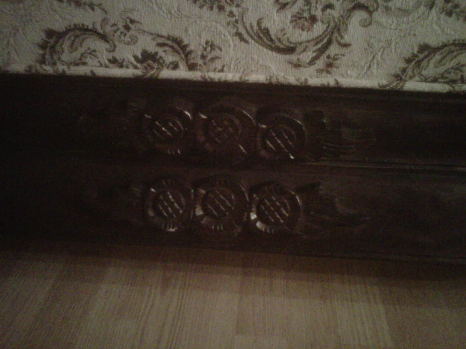 IMG00793 20110409 2312 — any idea who made this and if it's authentic?