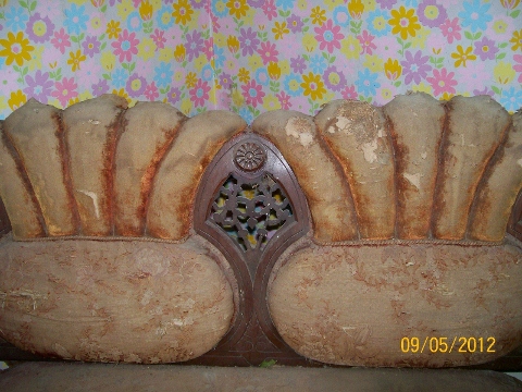 sofa 2 (800x600) (480x360) — Hello and Help Identify