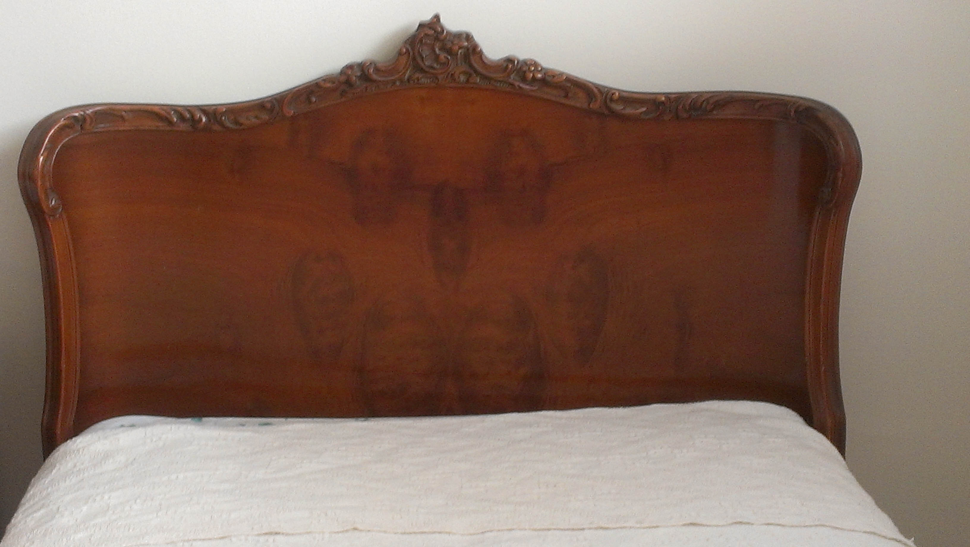 IMAG0446 — Hi, looking for help to identify bedframes :)