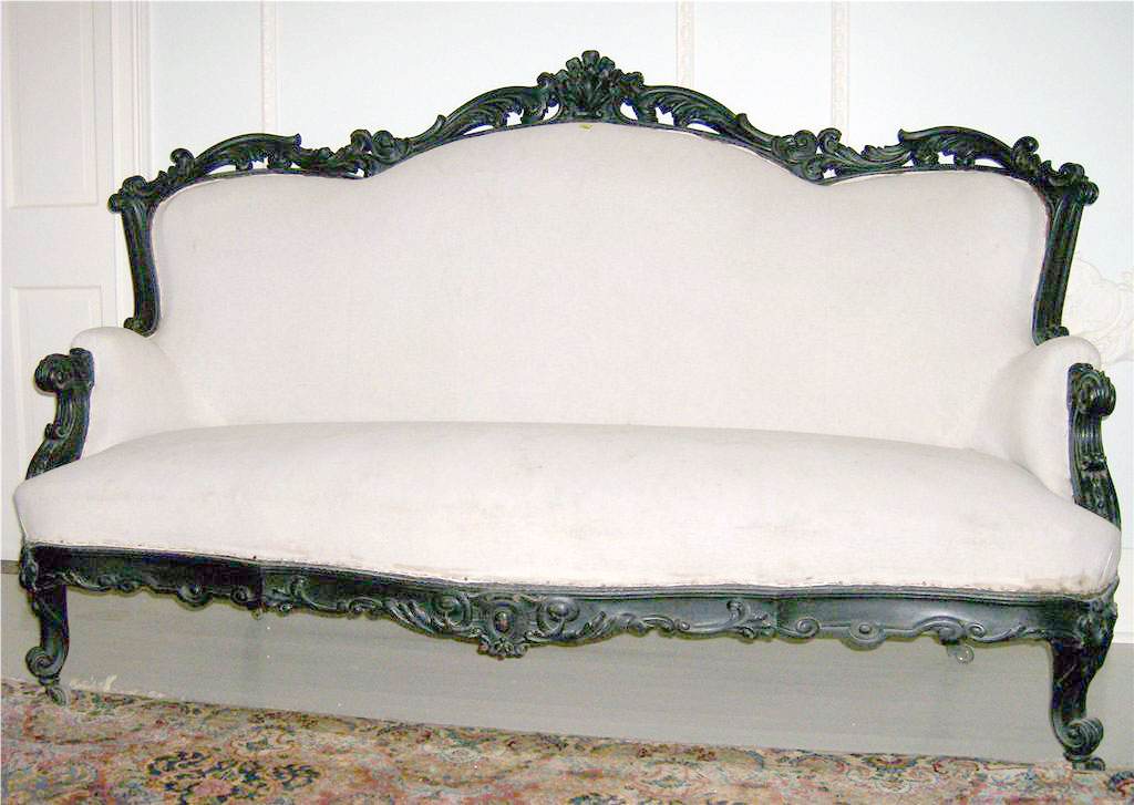 102301777 o2 — Attribution on this rococo sofa??