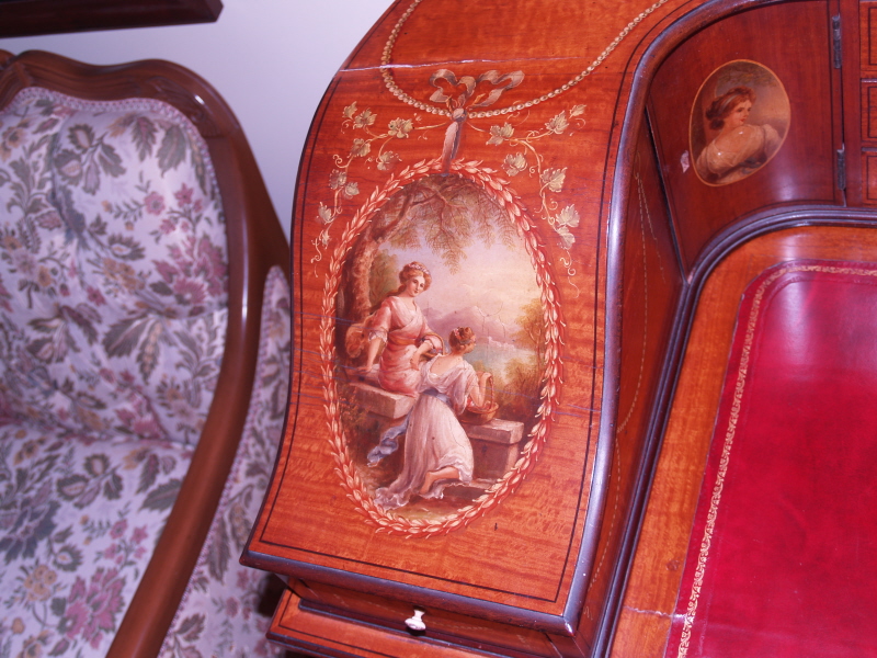 Attachment from “Need some help identifying this desk.”